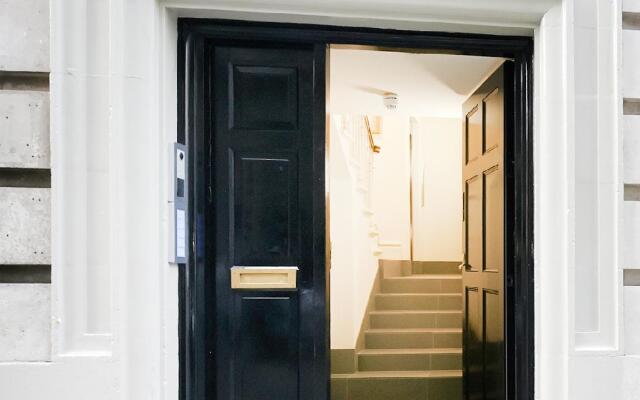 Апартаменты Exeter Street London вид на фасад
