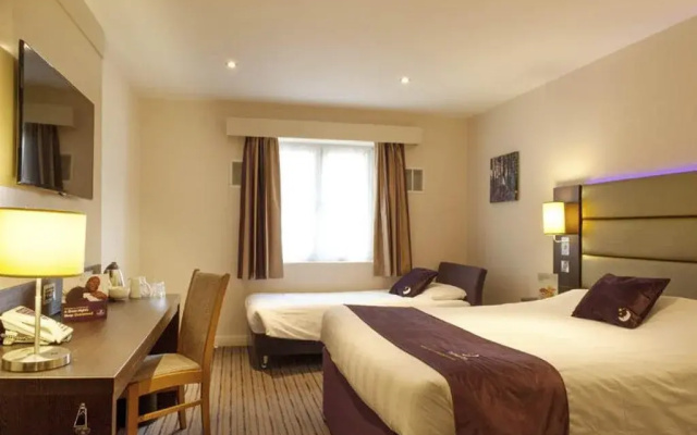 Premier Inn Manchester Trafford Centre South