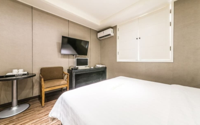 Rampart Hotel