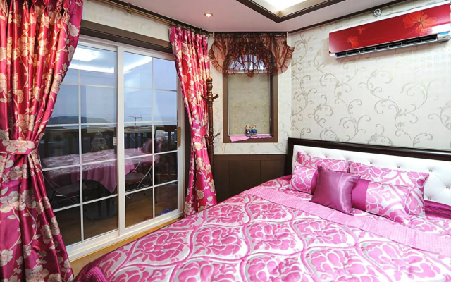 Ganghwang Noul Flower Landscape Pension
