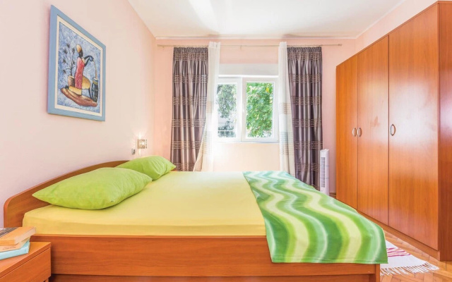 Awesome Home in Makarska With Wifi and 2 Bedrooms