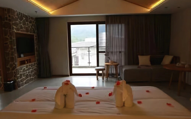 Qiliping Peninsula Hotel