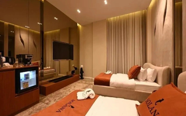 Solana Sky Pool Boutique Hotel