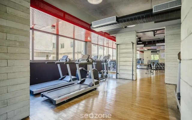 Studio w/ pool near subway FRE2112