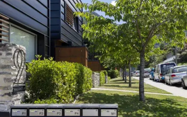 22 Hallenstein Mews 2 & Gardens 3