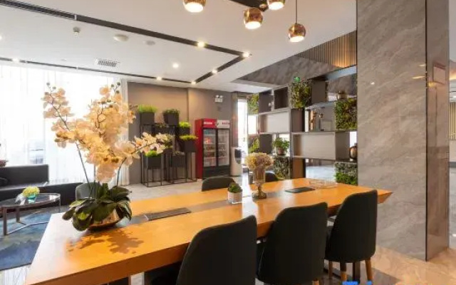 Rujia Business Hotel