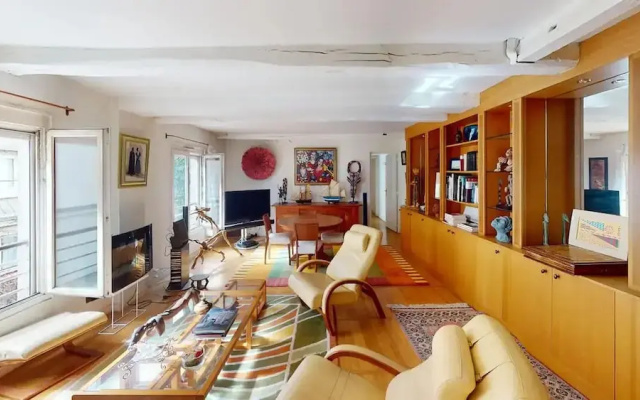Marais Two Bedroom Haven
