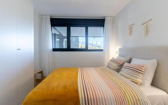Modern 3bed apartment with sea view