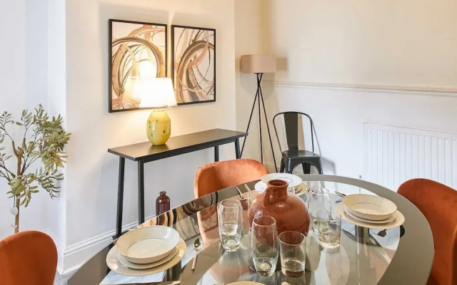 Host Stay Bishop House