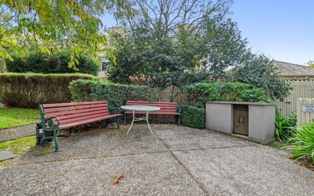 Perfect 2-bed Inner-city Home With Pool & BBQ Area