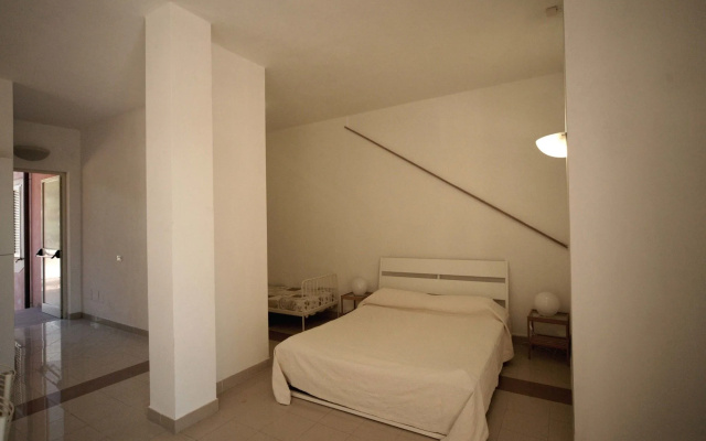 Happy Hotel