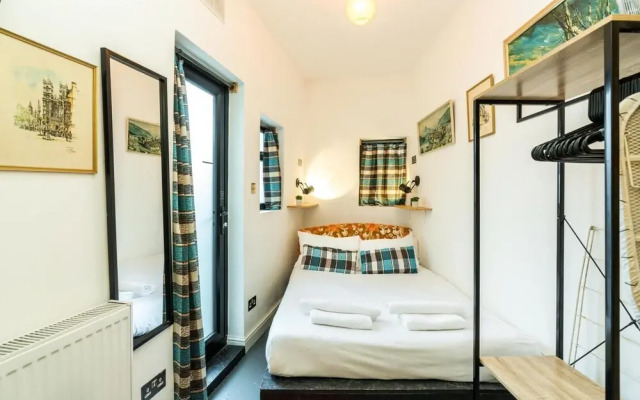 1 Bedroom House With an Edge in King Cross