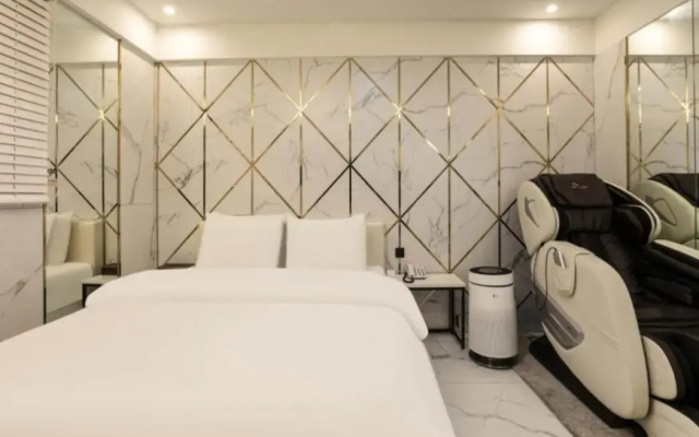 hotel 99 prestige