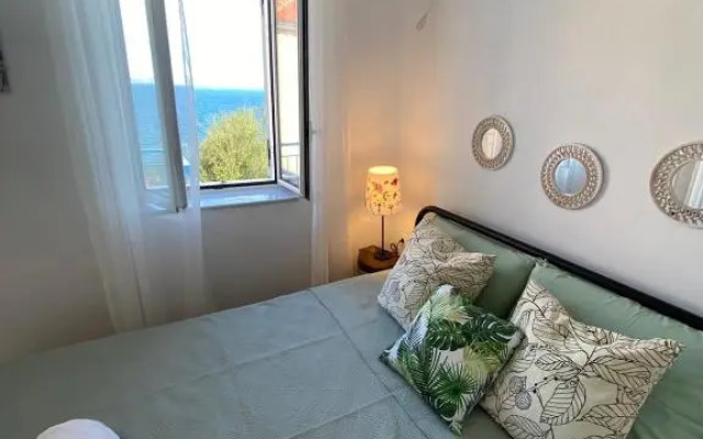 Lina's house