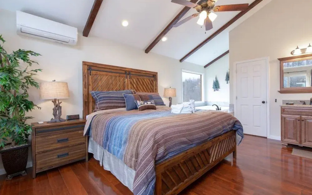 Misty Hollow by Jackson Mountain Rentals