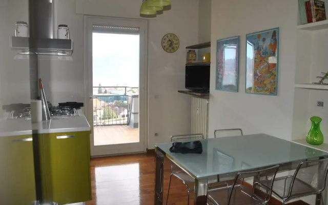 Terrace Lake View apt in Stresa With Lake View