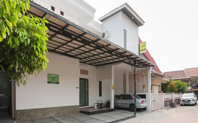 Urbanview Don Juan Pondok Gede by RedDoorz