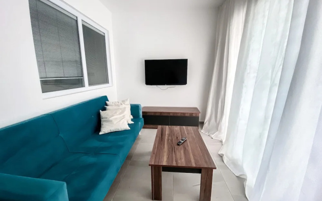 One bed Room Apartment Paradise Beach Front in Nice Residence