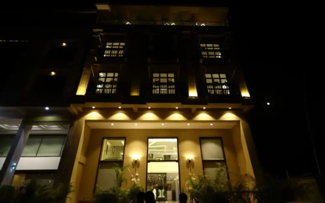 Hotel 18 Keys