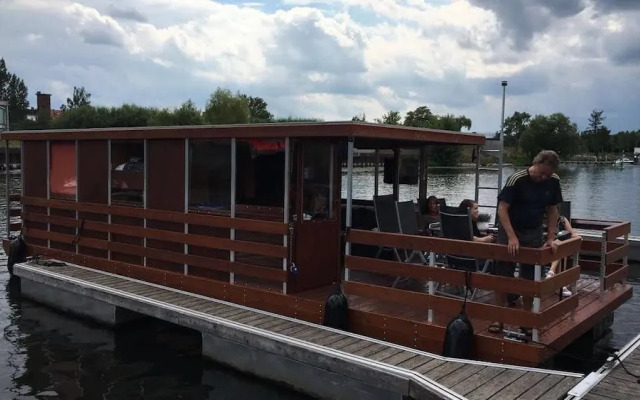 Hausboot Demmin an der Peene
