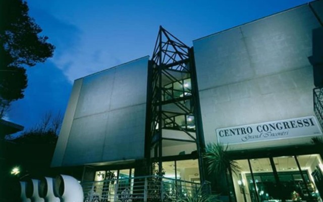 Отель Grand Hotel Rimini Италия, Римини - 4 отзыва об отеле, цены и фото номеров - забронировать отель Grand Hotel Rimini онлайн вид на фасад
