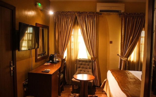 Banex Hotel and Suites