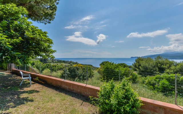 One-room apartment with sea view garden-Maia