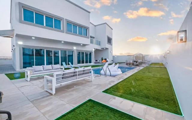 Luxury Modern White Villa on Island 9,500 sqft