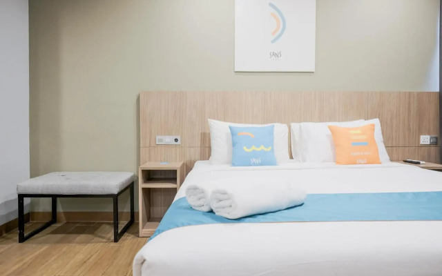 RedDoorz Premium near CBD Puri Indah