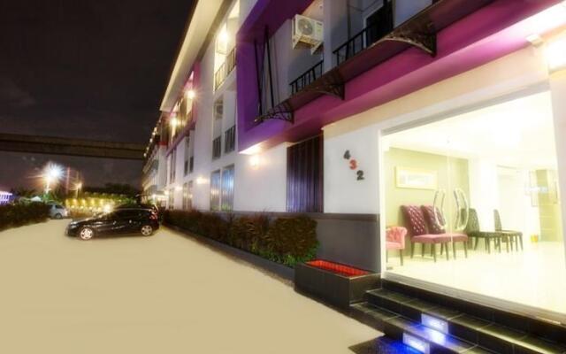 AIRY Hotel Бангкок вид на фасад