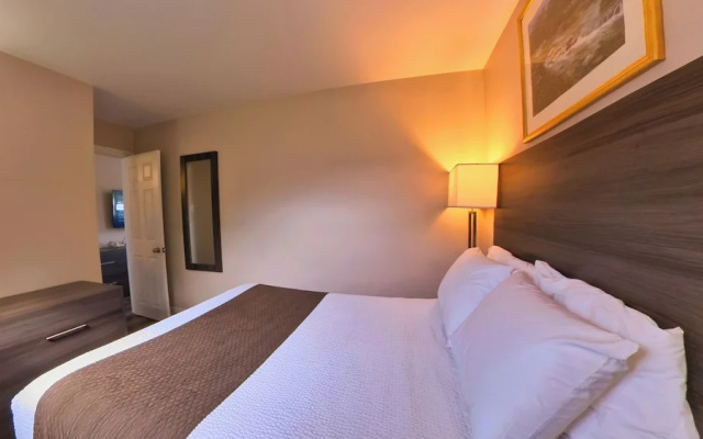 Maple Leaf Inn & Suites