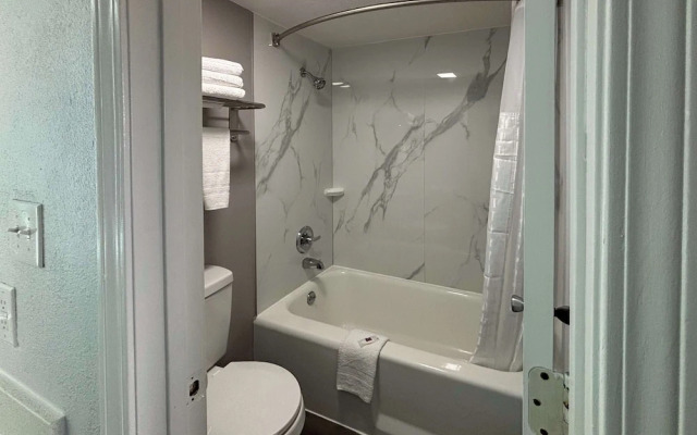 Super 7 Motel