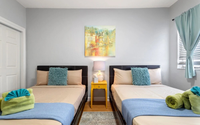Deluxe Beach Apartment