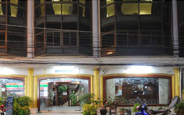 Отель Marina Inn Pattaya вид на фасад