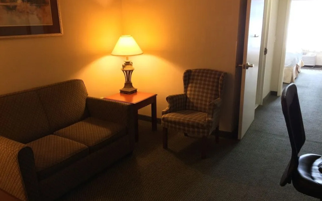 Country Inn & Suites Newark