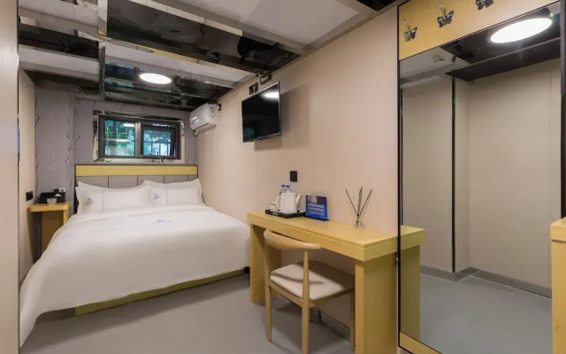 Dequan Chaoyang Park Hotel