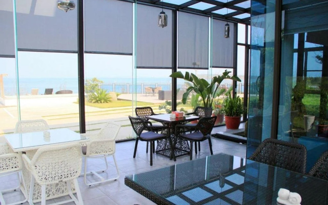 Villa Iris