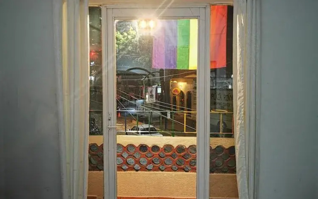 Vela Lounge & Hostel PV