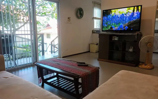 Peaceful 1 BR home in private residence