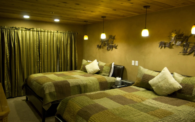 Treasure Mountain Inn