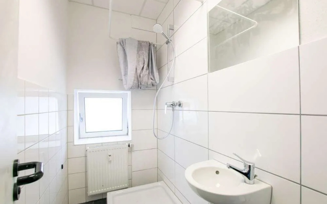 Airport 3 Room Apartment