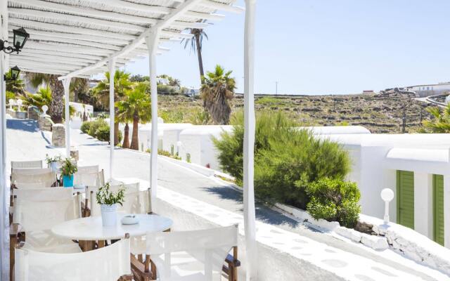 Отель Mykonos Beach Hotel Греция, Миконос - отзывы, цены и фото номеров - забронировать отель Mykonos Beach Hotel онлайн вид на фасад
