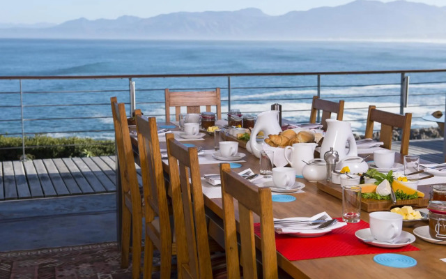 Whalesong Lodge