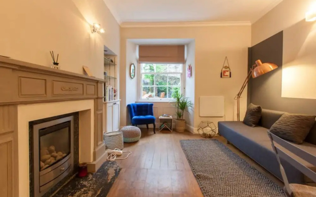 1 Bedroom Flat In Edinburghs New Town