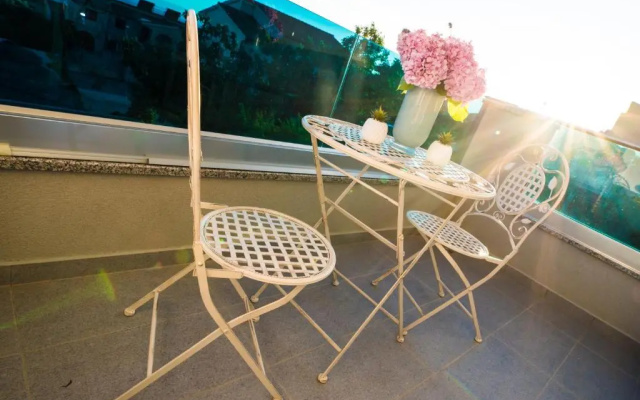 Sea view luxury studio apartment