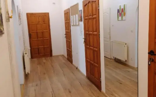 Hostel Tulip - Pokój 5 ze wspólną łazienką i kuchnią