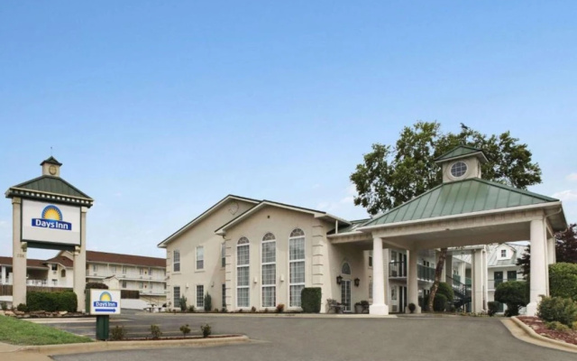 Days Inn By Wyndham Branson Near Theatre District