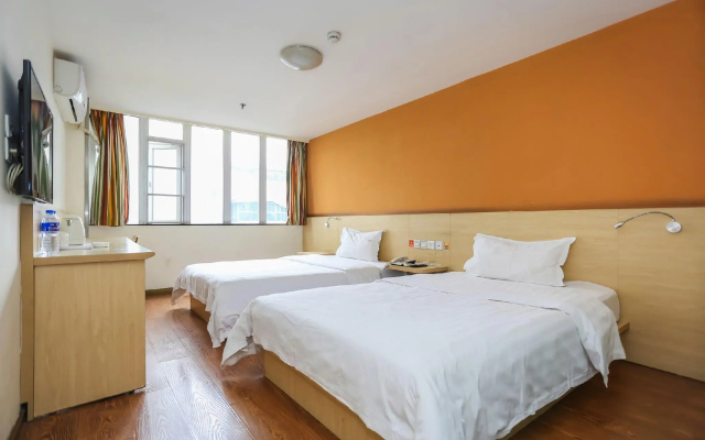 7 Days Inn Chengdu North Railway Train Station Square Branch