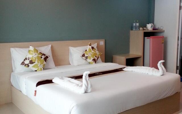 Отель KimLung Airport House сейф в номере