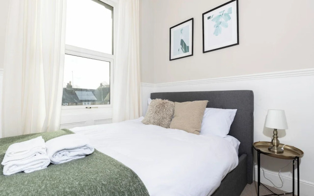 Bright 4-bedroom Maisonette in Gateshead